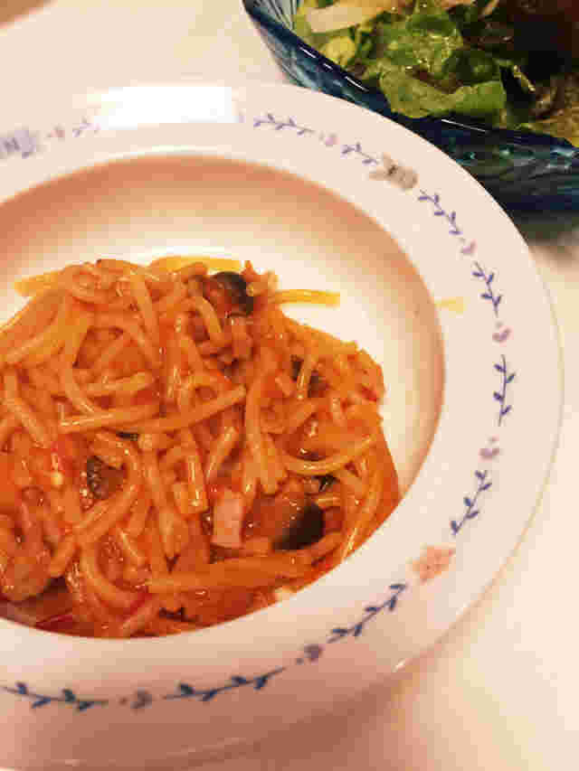人気離乳食レシピで作るベーコン入りナポリタン