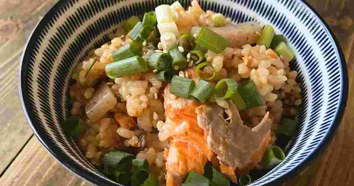 こんにゃくを使った鮭と椎茸の炊き込みご飯