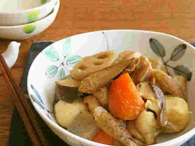 こんにゃくとめんつゆが入っているにんにくみそ風味の筑前煮のレシピ
