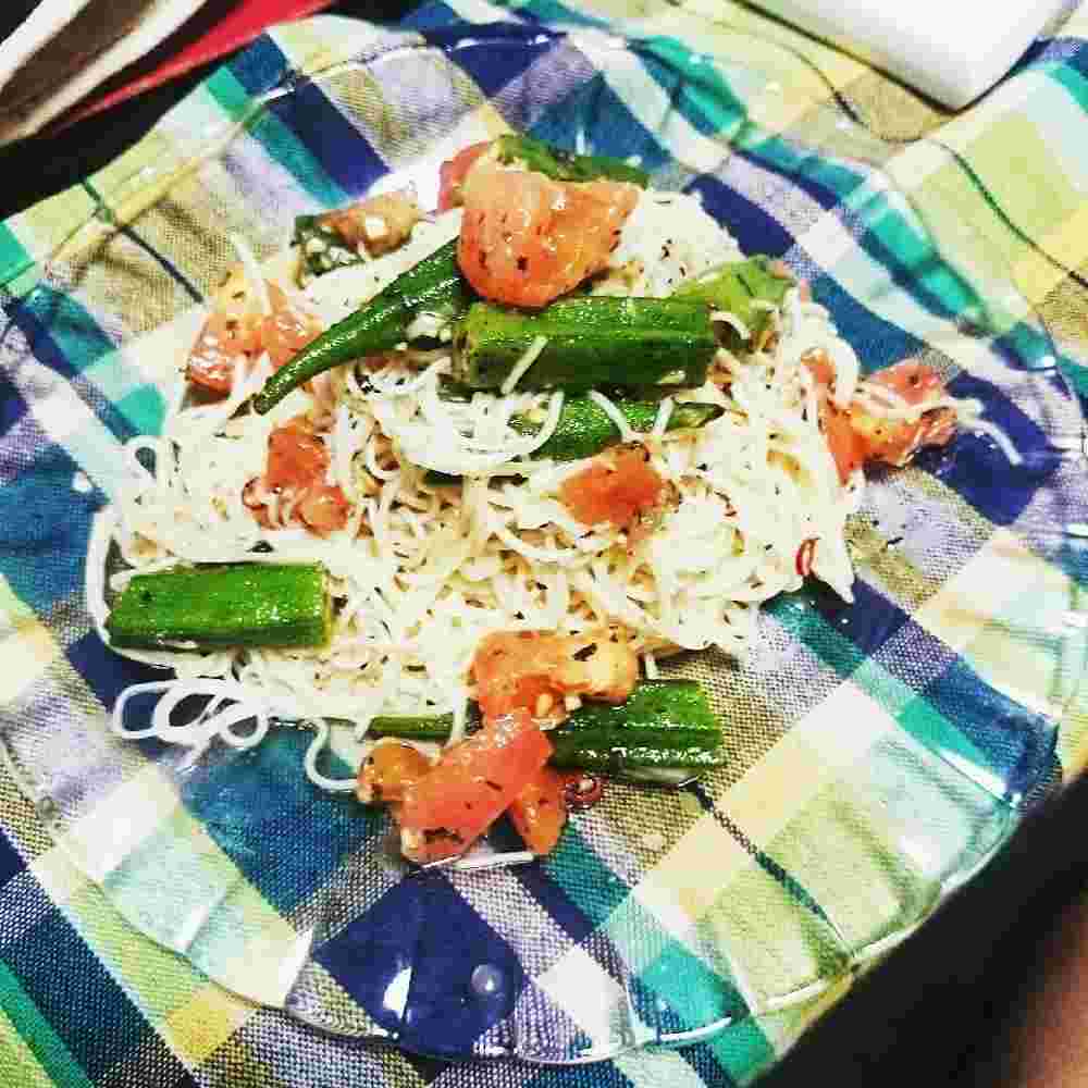 トマトとにんにくの冷製そうめん