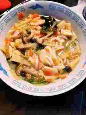 残った八宝菜をリメイクした中華風白菜あんかけうどん