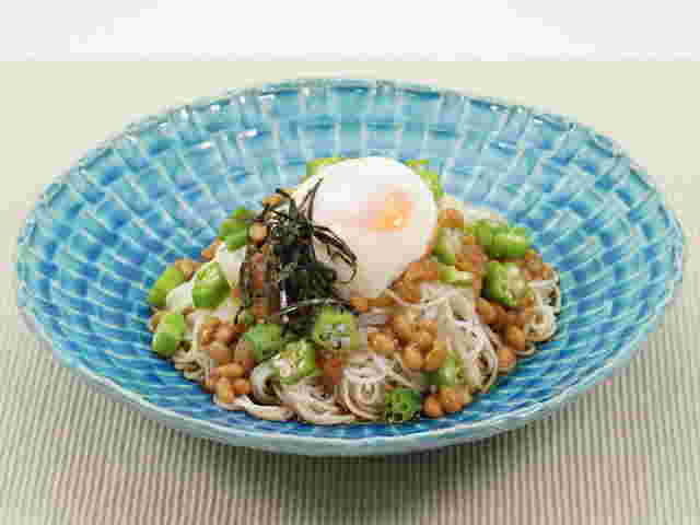 梅を乗せた納豆オクラそうめん