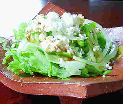 おつまみにおすすめのレタスとカッテージチーズのサラダ中華ドレッシング