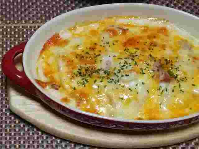 お酒がすすむ白菜とベーコンのとろーり餅グラタン