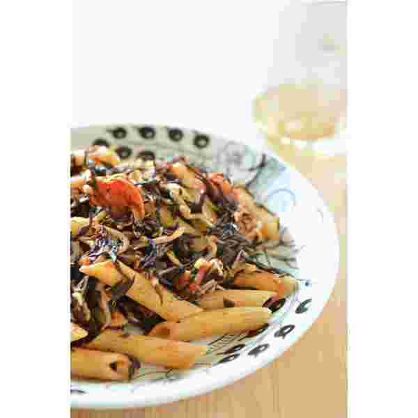 ひじきとしらすとトマトのおつまみパスタ