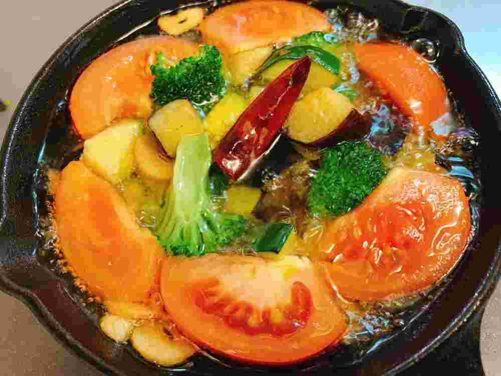 ブロッコリーを使った夏野菜のアヒージョ
