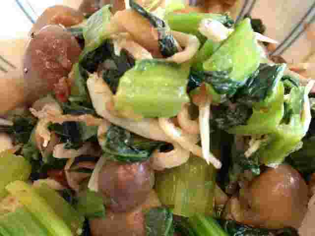 作り置きできる小松菜としらすの炒め物