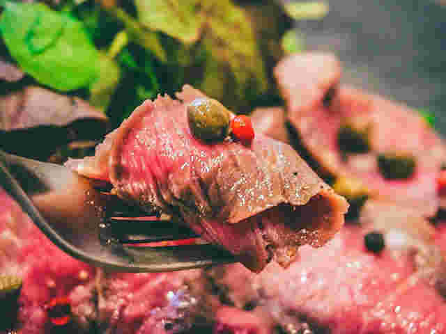 牛肉の低温調理カルパッチョ