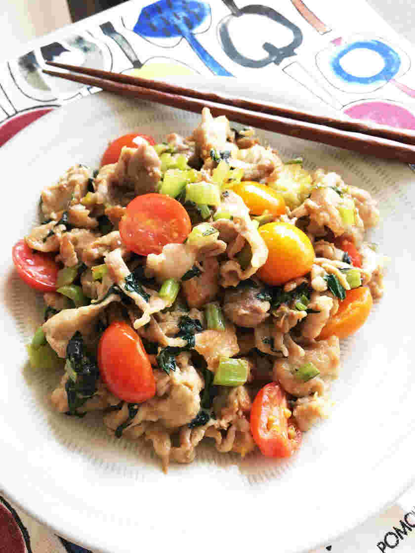 美味しい豚肉と小松菜トマトの色鮮やか梅干し炒め