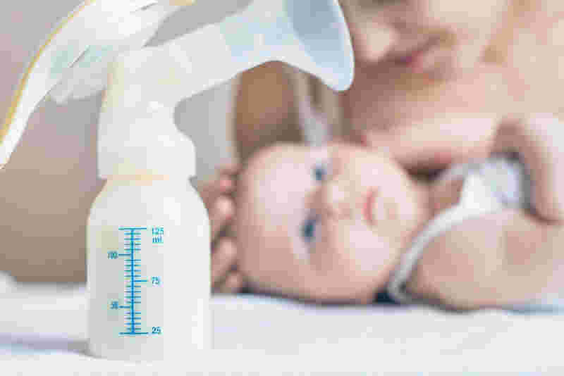 母乳を常温で放置している様子