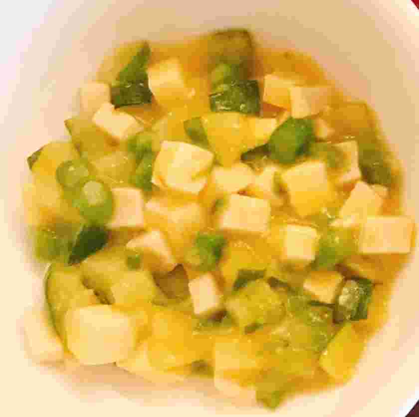 離乳食の豆腐と夏野菜のコーン煮