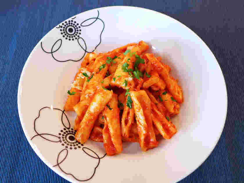 ショートパスタのカバテッリを使ったトマトソースパスタ