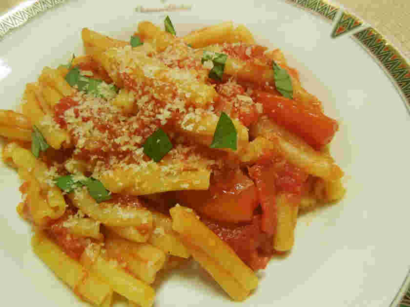 ショートパスタのカサレッチェで作るトマトソースパスタ