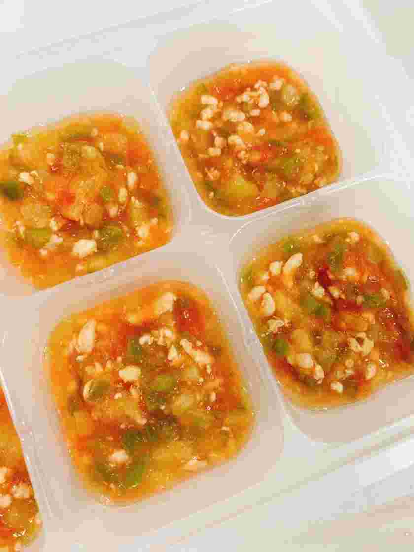 離乳食の野菜と鶏胸肉のトマトソース