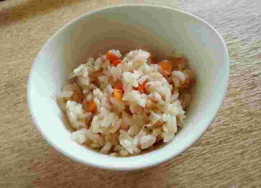 離乳食後期から与えられる切り干し大根とえのきの炊き込みご飯
