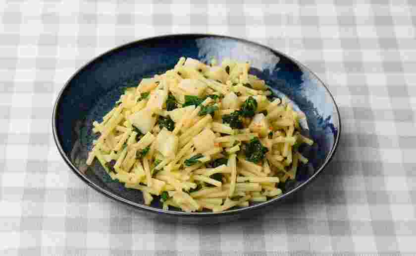 離乳食完了期から与えられる小松菜とホタテのたらこパスタ