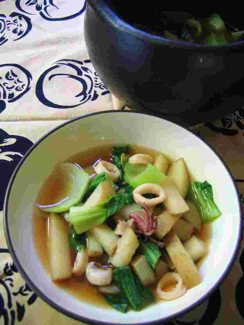 いかとチンゲン菜とじゃがいもの煮物
