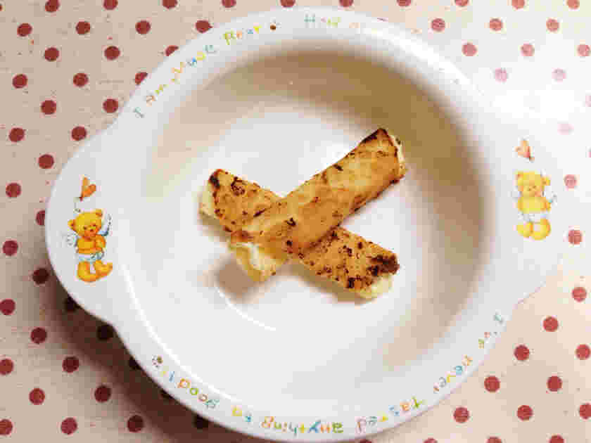 離乳食の餃子の皮のチーズ巻き