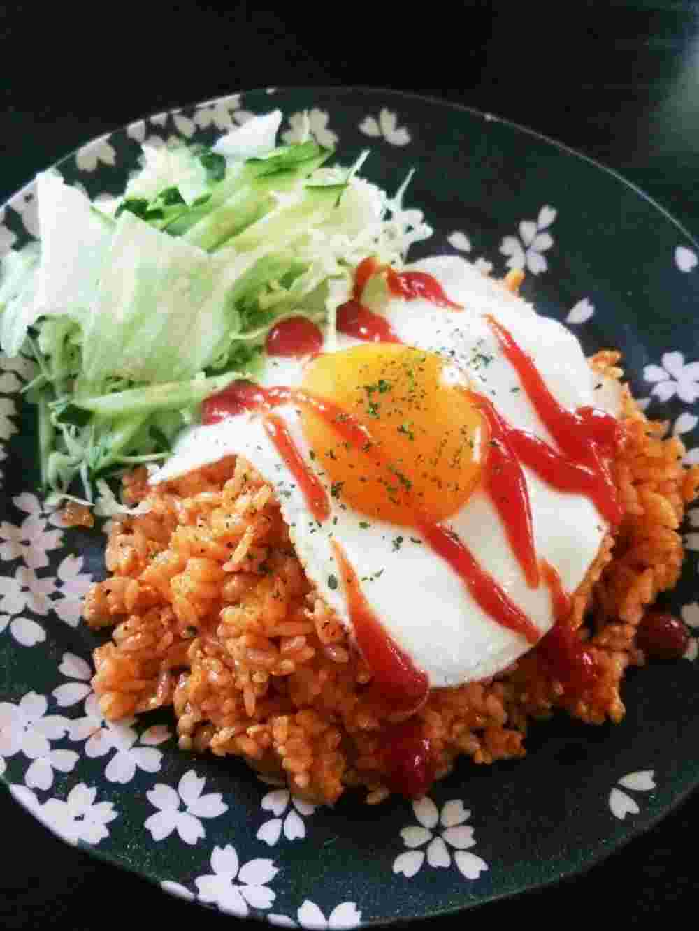 隠し味に中華調味料を使ったチキンライス