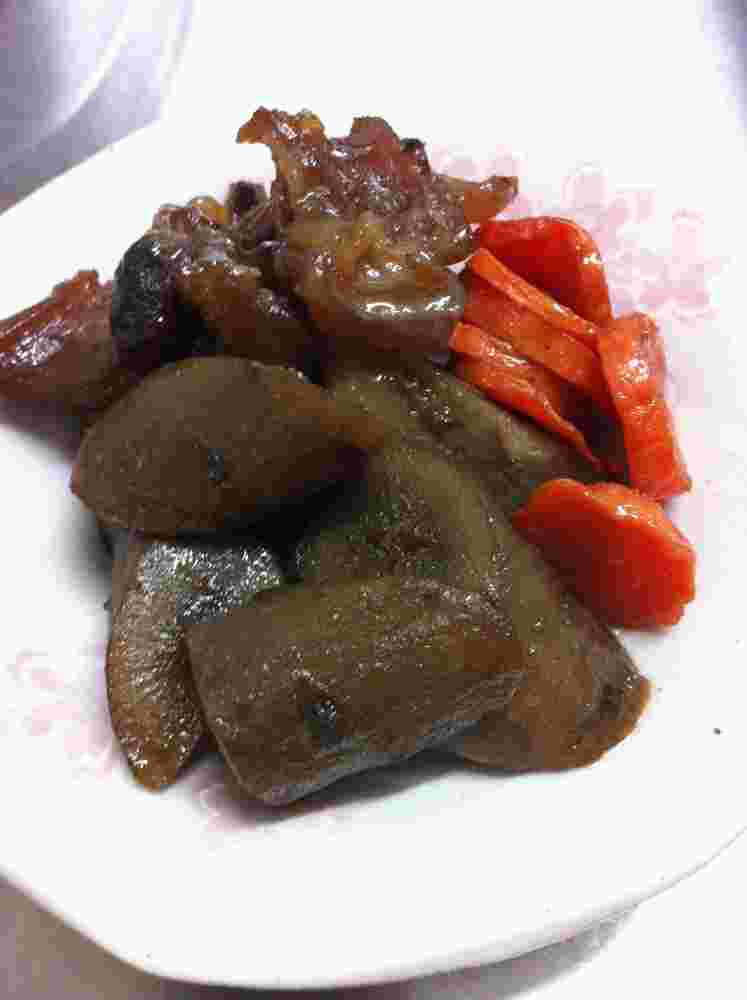 隠し味にバルサミコ酢を使った牛すじとごぼうの煮物