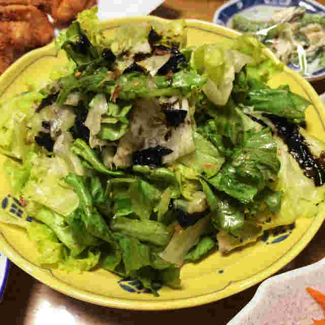 らっきょう酢を使ったレタスと海苔のサラダ