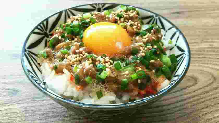 豆板醬納豆卵かけご飯