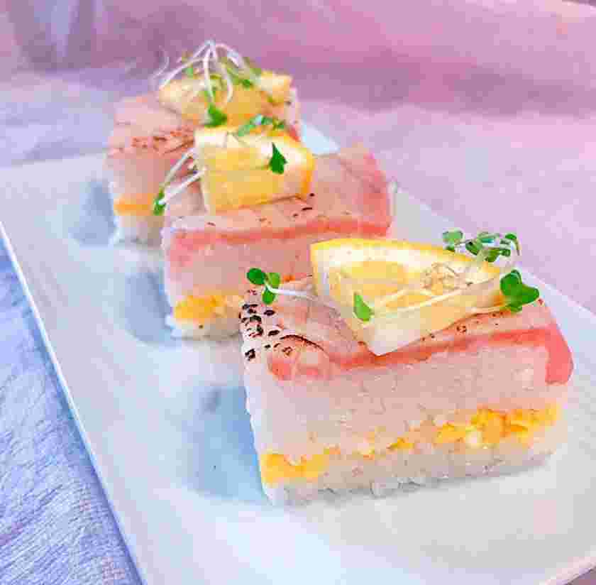 キハダマグロの炙り押し寿司