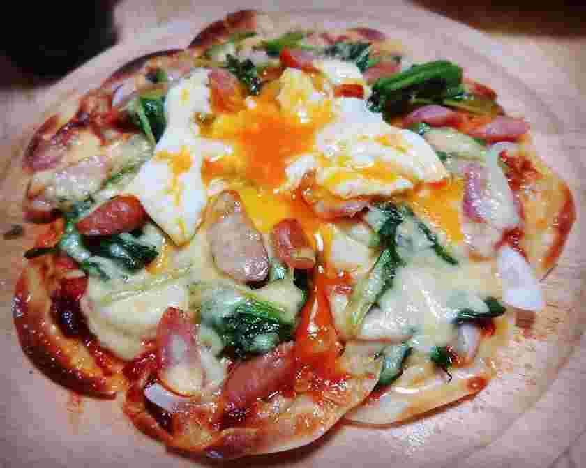 餃子の皮を使ったビスマルクピザ