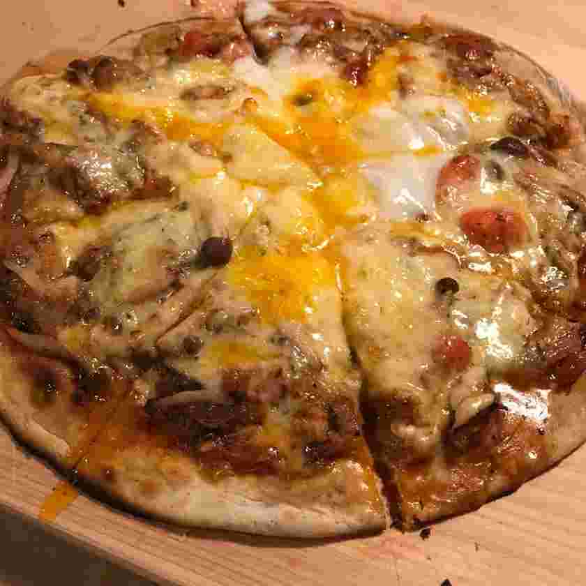 鯖トマトのビスマルクピザ
