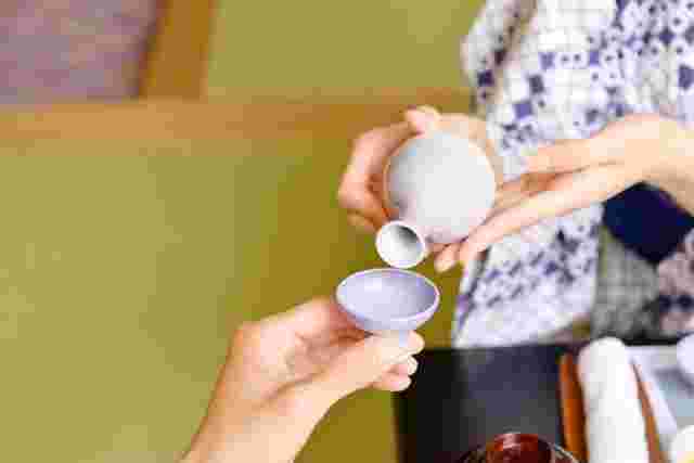 お銚子で注ぐ