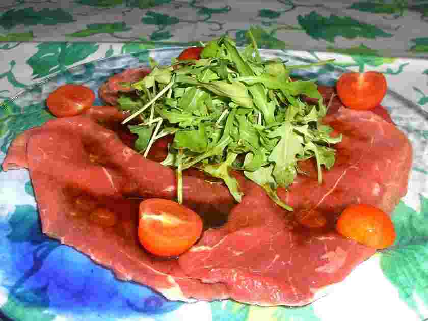 醤油ソースの牛肉のカルパッチョ