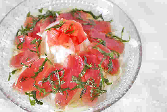 昆布だし酢とめんつゆのカルパッチョソースで作るマグロカルパッチョ
