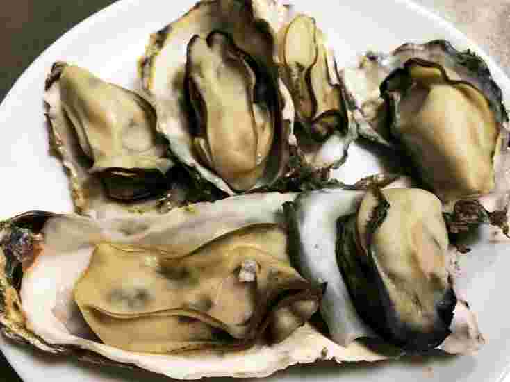 殻付き牡蠣の酒蒸し