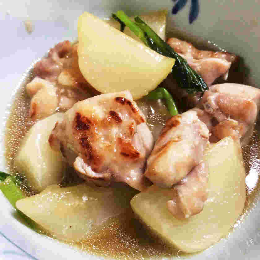 かぶの葉っぱにかぶと鶏肉の煮物