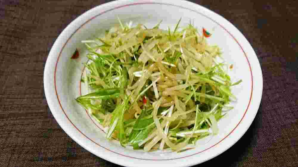 刺身の献立に合うもやしと水菜のピリ辛サラダ