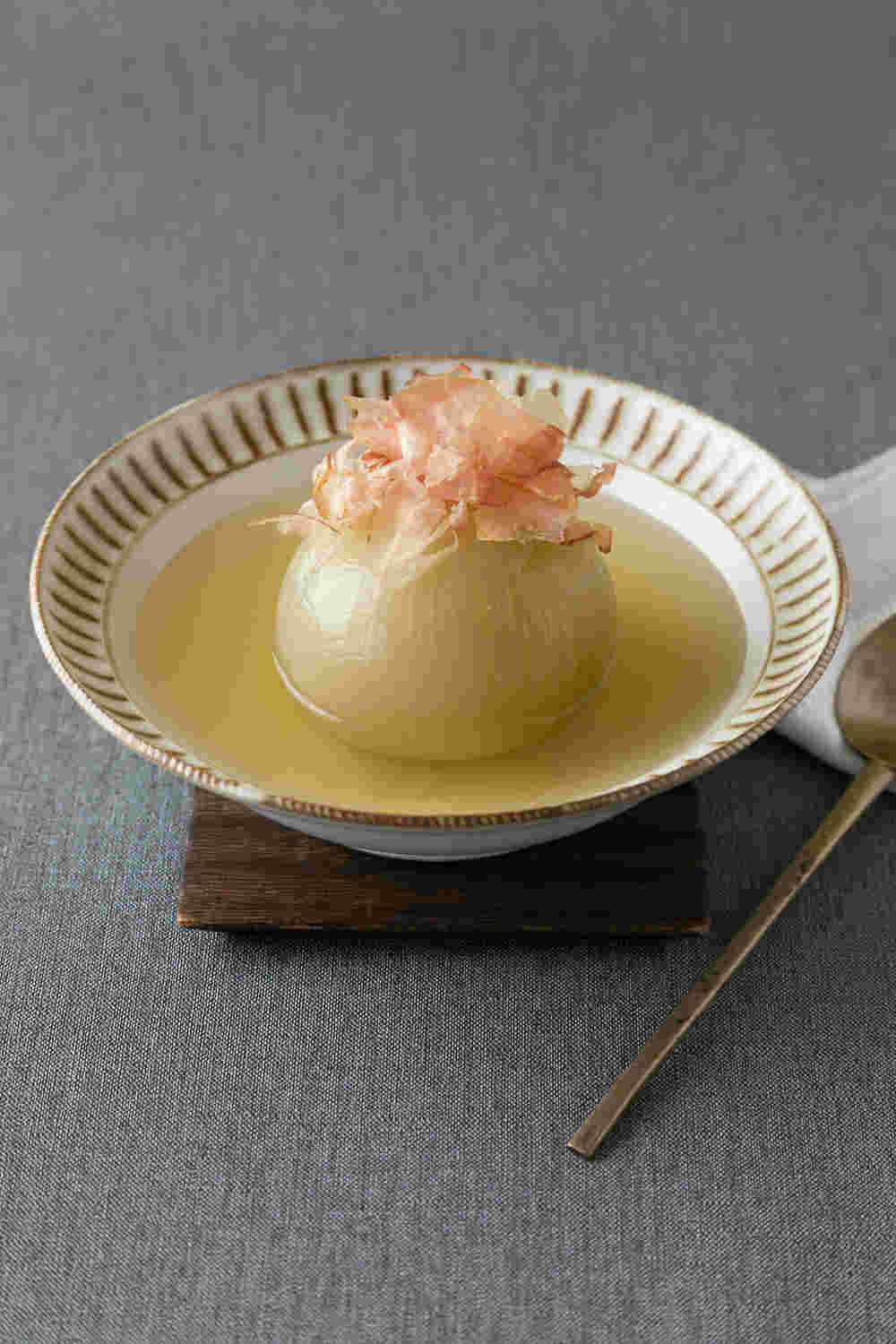 圧力鍋で作る玉ねぎ丸ごとスープ