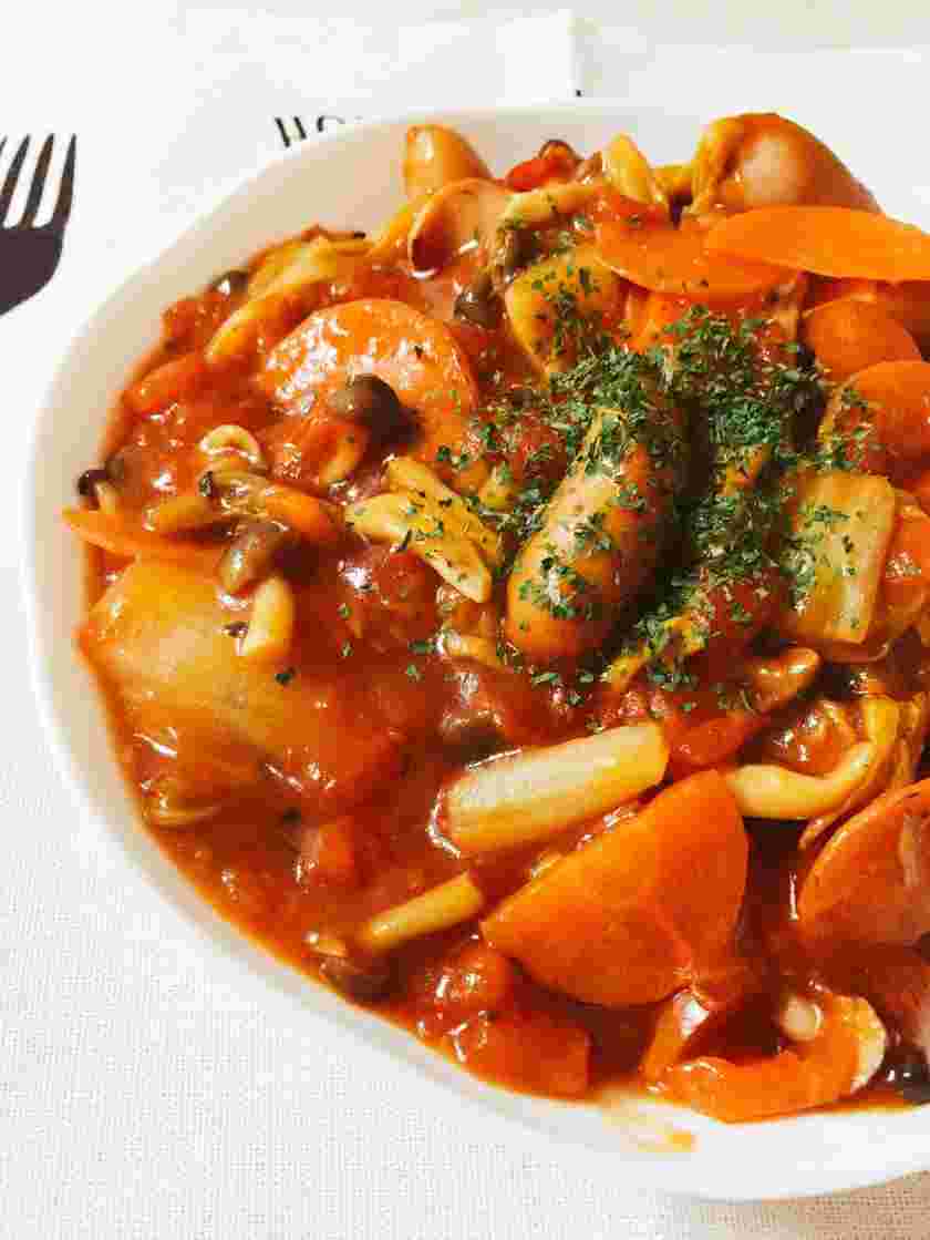 白菜とウインナーのトマト煮込み