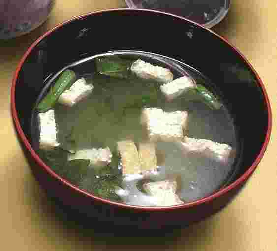 大根の葉と油揚げの味噌汁