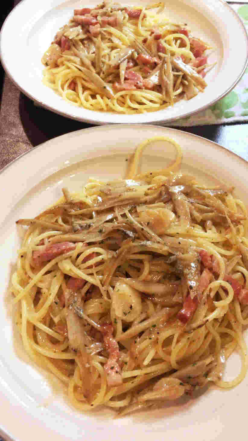焦がしごぼうとブルーチーズのパスタ
