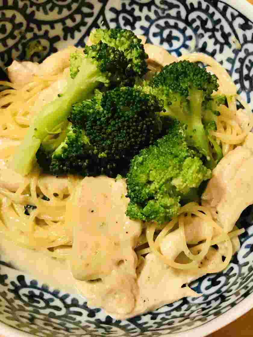 鶏肉と三大ブルーチーズソースのパスタ