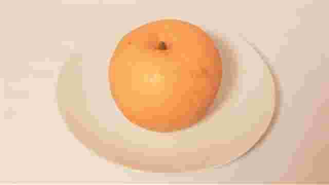 皿に乗った梨