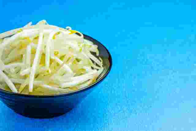器に盛られたもやし