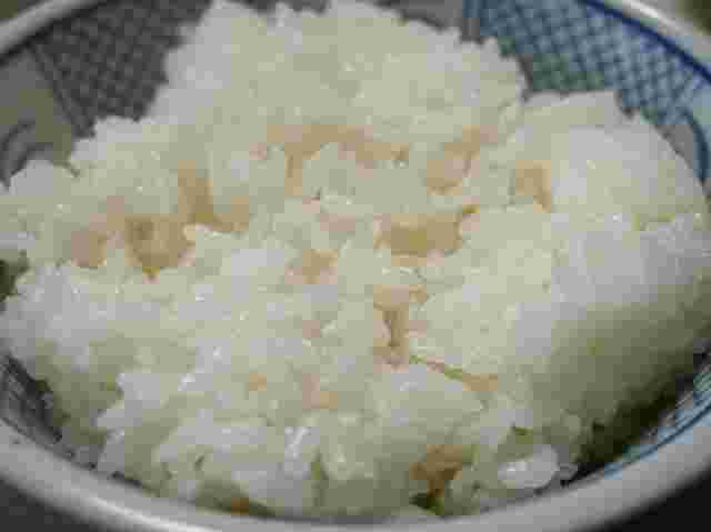 茶碗に入った酢飯