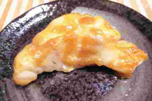 珍しい食べ物のサメ肉の味噌煮付け