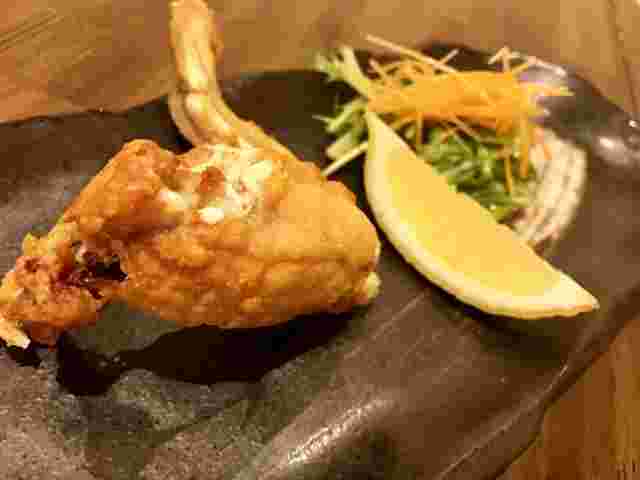 珍しい食べ物であるカエルの唐揚げ