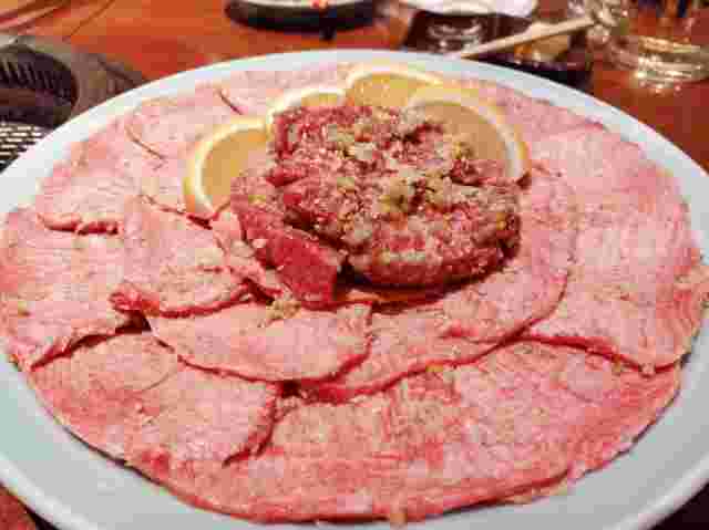 焼肉のタンとハラミ