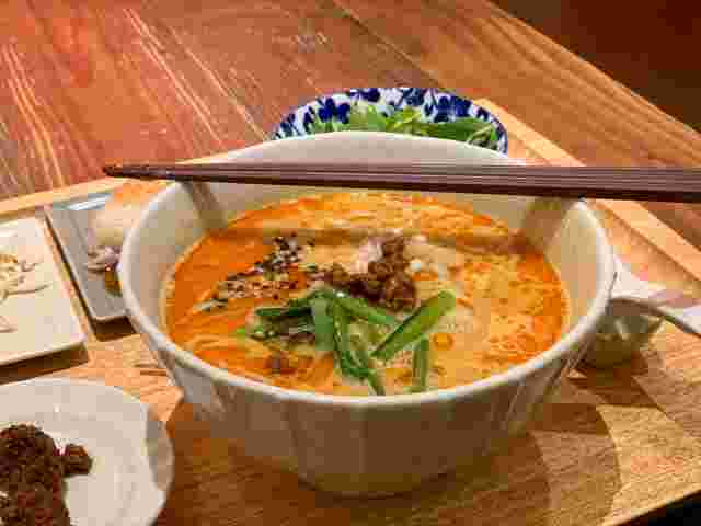 バーミヤンで人気の坦々麺