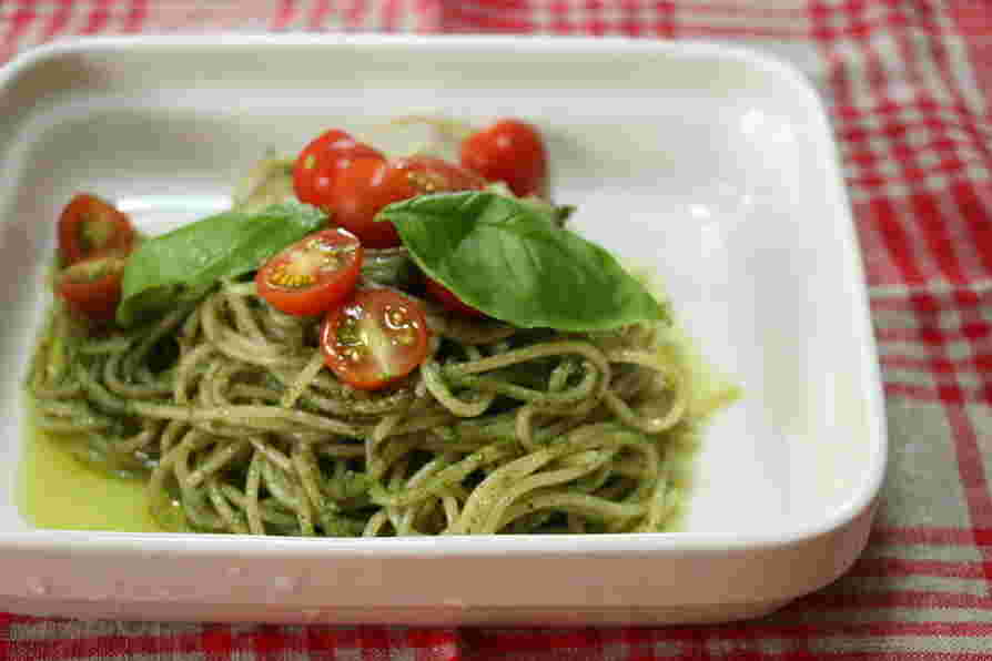 トマトのジェノベーゼパスタ