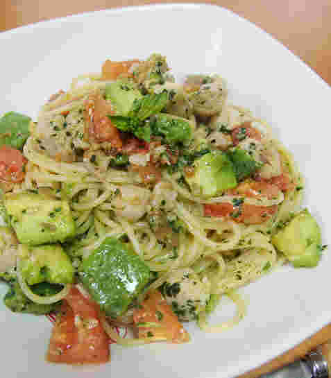 鶏肉のジェノベーゼパスタ