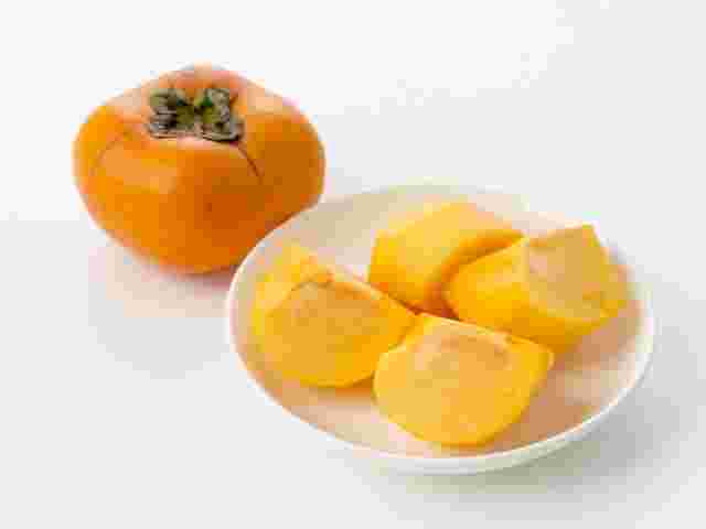 追熟して食べ頃になった柿